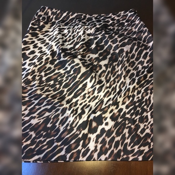 East 5th beautiful animal print skirt - Picture 2 of 6